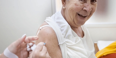 SFI recebe mais doses da Coronavac e inicia vacinação de moradores com mais de 90 anos