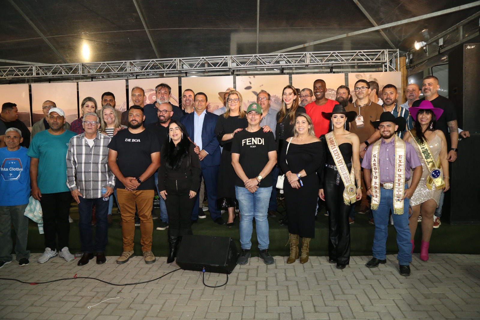 Só Pra Contrariar e Cia de Rodeio Tony Nascimento na segunda noite da 38ª  ExpoAgro - Prefeitura Municipal de São Francisco de Itabapoana