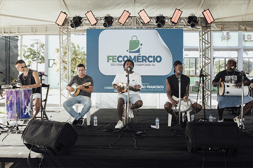 GRUPO DE PAGODE FECOMÉRCIO DOMINGO