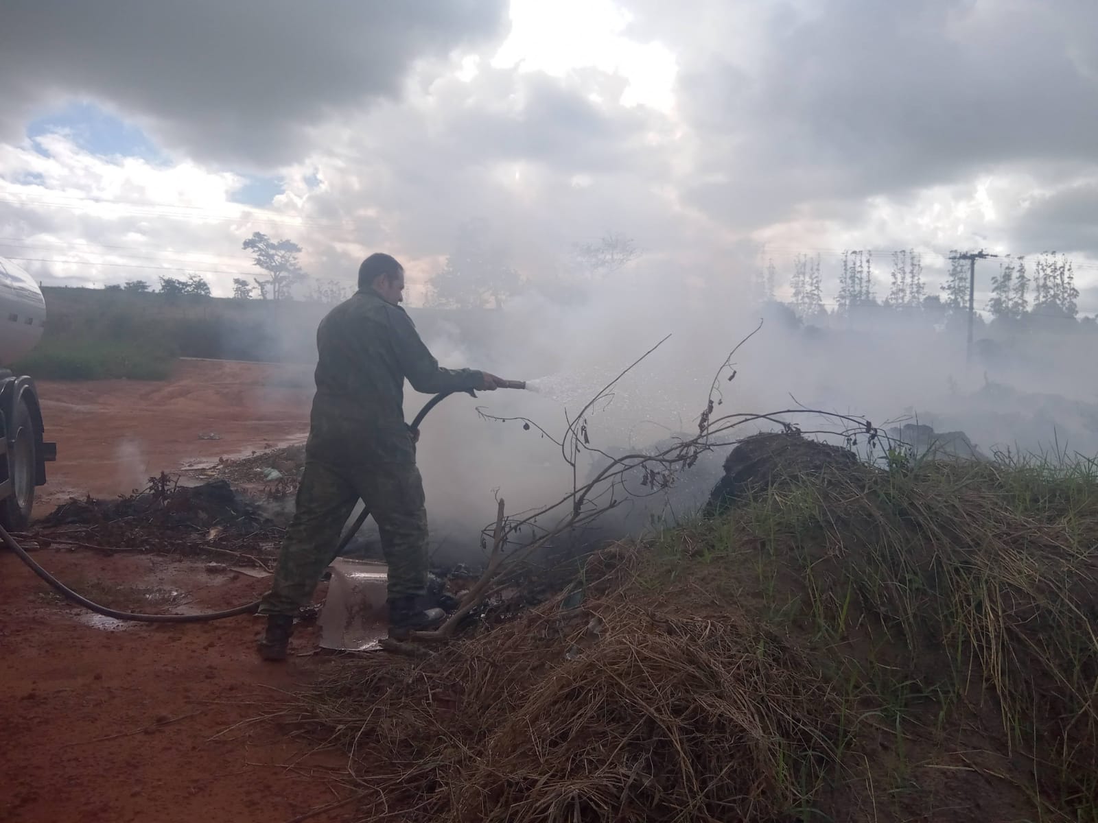 Guarda Ambiental controla queimadas em Batelão e na área central Divulgação GAM 1