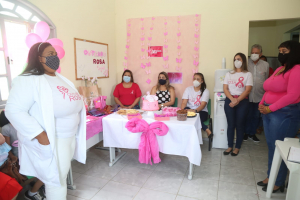 Café da manhã aborda Outubro Rosa no Caps