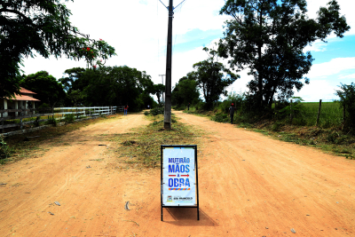 Localidade de Buena recebe limpeza de poda e roçada nas ruas