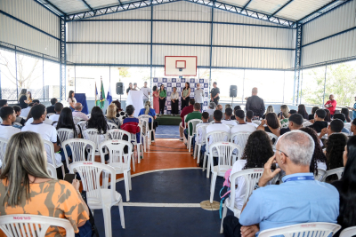 Prefeitura participa de inauguração da reforma da quadra do Colégio Estadual Pedro Cerqueira