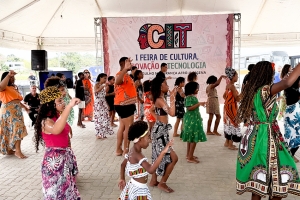 Alunos exibem trabalhos na I Feira de Cultura, Inovação e Tecnologia da SMECT