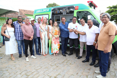 Prefeitura entrega ambulância 0 km para base do Resgate de Barra do Itabapoana