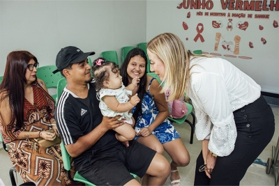 Prefeita visita unidades de saúde para ouvir população e reforçar compromisso com atendimento humanizado