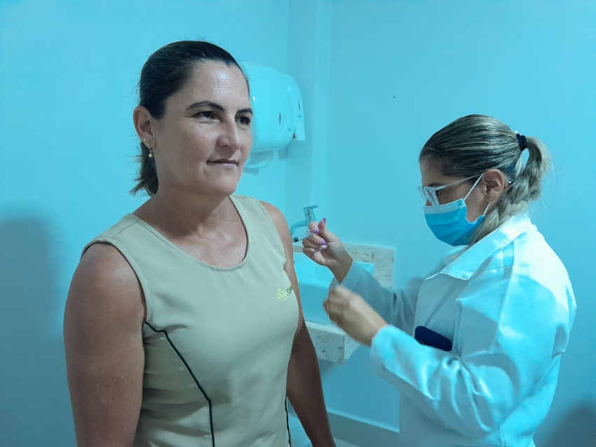 Vacinação contra Covid-19: busca ativa é realizada em farmácias e clínicas do Centro