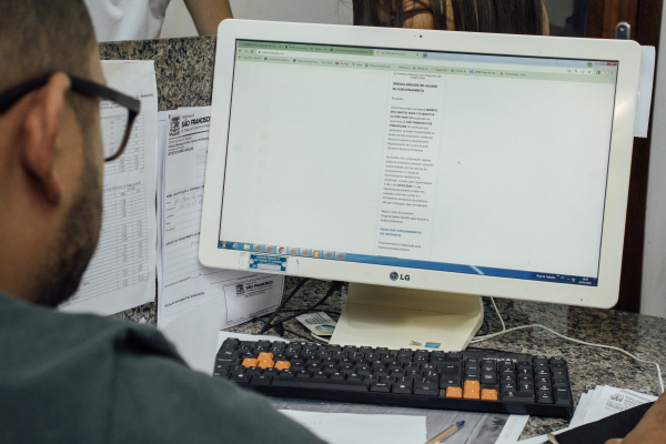 Alerta: Golpistas continuam tentando enganar contribuintes com falsos e-mails sobre Alvará