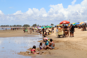 Carnaval de praias lotadas em São Francisco de Itabapoana