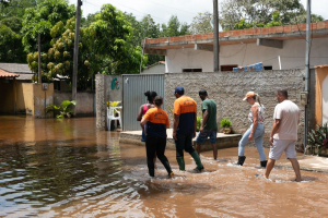 Prefeita acompanha trabalho emergencial na Ilha dos Mineiros