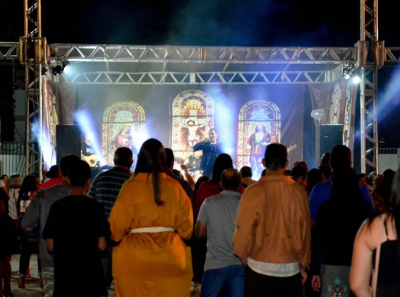 19ª edição do Deus É Show reúne fiéis na praça central