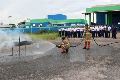 Alunos da Guarda Civil Municipal participam de treinamento com o Corpo de Bombeiros