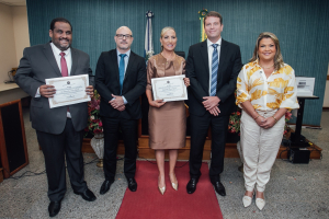 Prefeita eleita Yara Cinthia, além do vice-prefeito e dos 13 vereadores eleitos, diplomados em cerimônia no Fórum