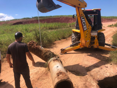 Prefeitura inicia colocação de manilhas na localidade de Periquito