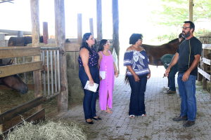 Projeto Equo Escola, de equoterapia, recebe visita técnica da SMECT