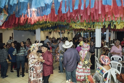 Animação marca a &quot;Festa da Roça do Idoso&quot; em Santa Clara