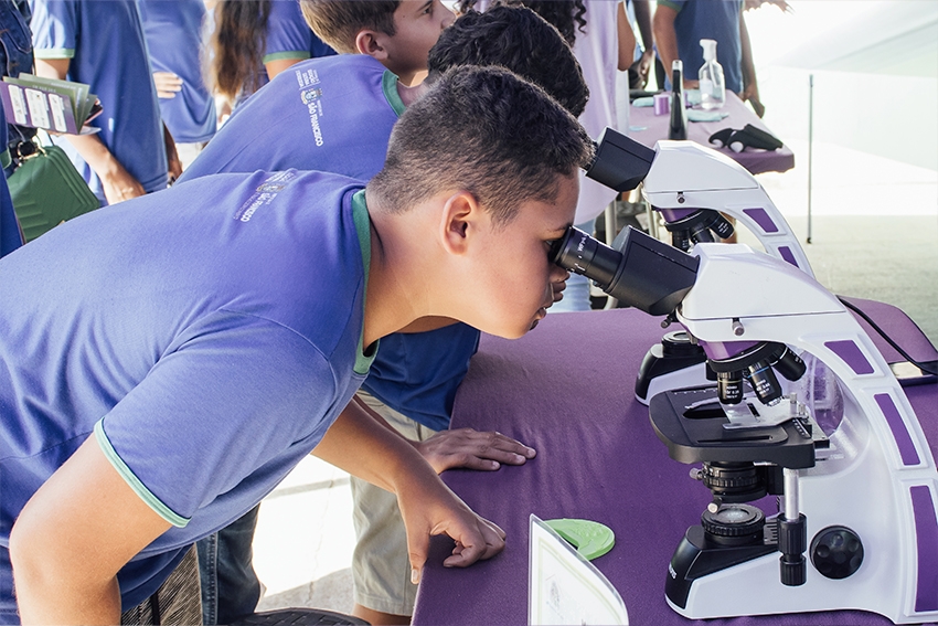 Escola modelo recebe projeto “Ciências sob Tendas” da UFF