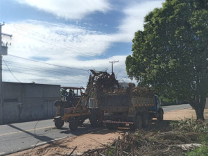 Cerca de 40 toneladas de lixo e entulho foram retiradas durante limpeza em Ponto de Cacimbas