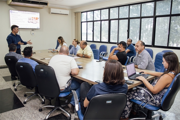 Prefeitura e Sebrae se reúnem para discutir saneamento de despesas