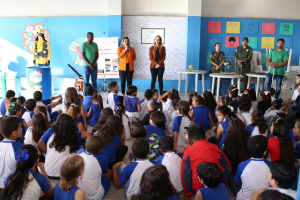 Semana Municipal do Meio Ambiente começa com palestra e plantio de mudas em escola