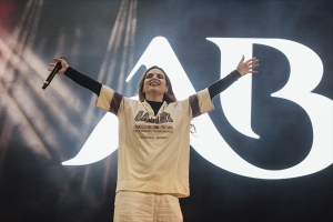 Um reencontro com a fé: Aline Barros emociona na volta dos shows gospel à Expoagro