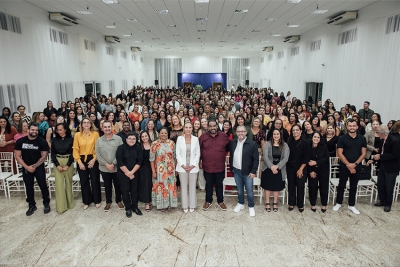 Dia do Professor é celebrado com homenagens, música e confraternização