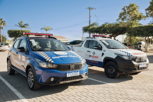 Prefeita entrega dois novos veículos para reforçar segurança e mobilidade em SFI
