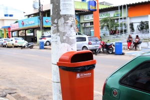 Área central de SFI ganha lixeiras nos postes