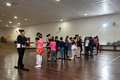 Ballet e Jazz transformam rotina de crianças e adolescentes em São Francisco