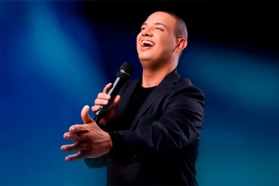 Cantor católico Jack Costa é atração na Festa de São Pedro no domingo (29)