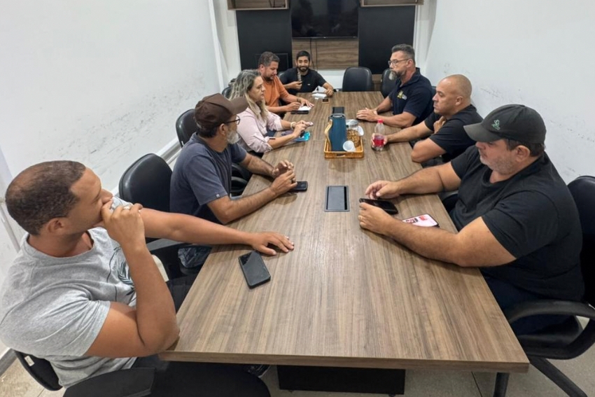 Reunião com artistas plásticos aborda fortalecimento da cultura local