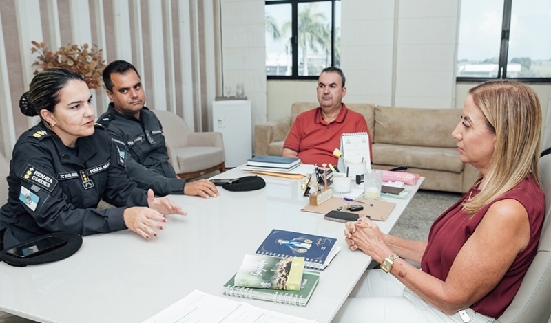 Prefeita reforça parceria com a Polícia Militar em encontro com a nova comandante do 8º BPM