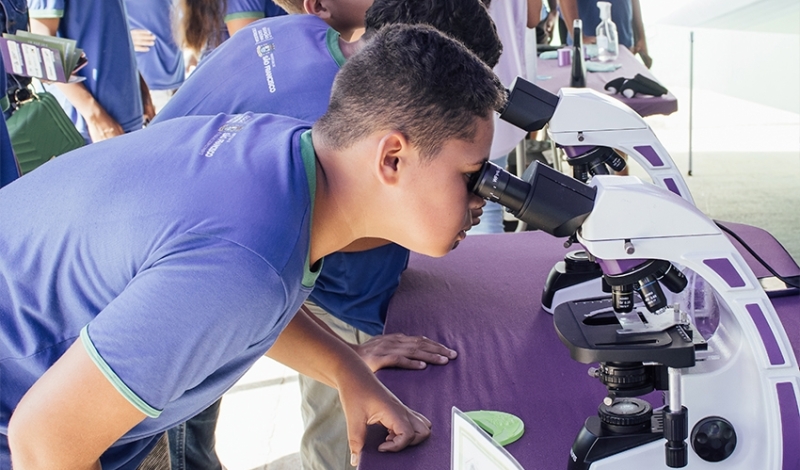 Escola modelo recebe projeto “Ciências sob Tendas” da UFF