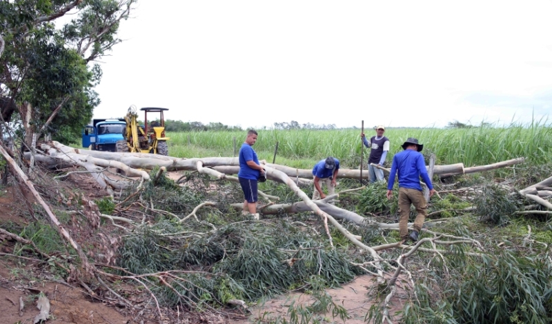 Prefeitura presta serviços imediatos à população após chuvas fortes