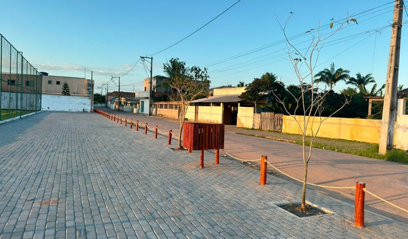 Entorno do Campo de Barra do Itabapoana ganha pista de caminhada e quadra de areia