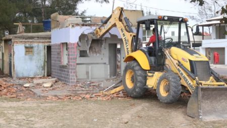 Demolição de quiosques é concluída em Guaxindiba