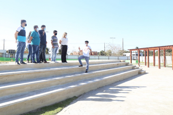 Prefeita visita obras do Mercado Municipal e da Praça Bíblia