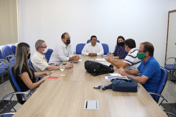 Cooperação técnica com Embrapa e Emater-RJ é tema de reunião na prefeitura