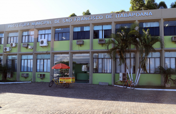 Prefeitura paga salário antecipado de dezembro e abono salarial de funcionários da SMEC