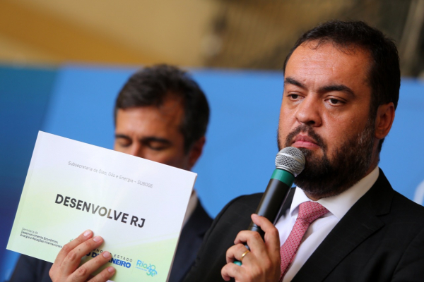 SFI presente na entrega do guia “Desenvolve RJ – a transformação do seu município começa por aqui”, no Palácio Guanabara