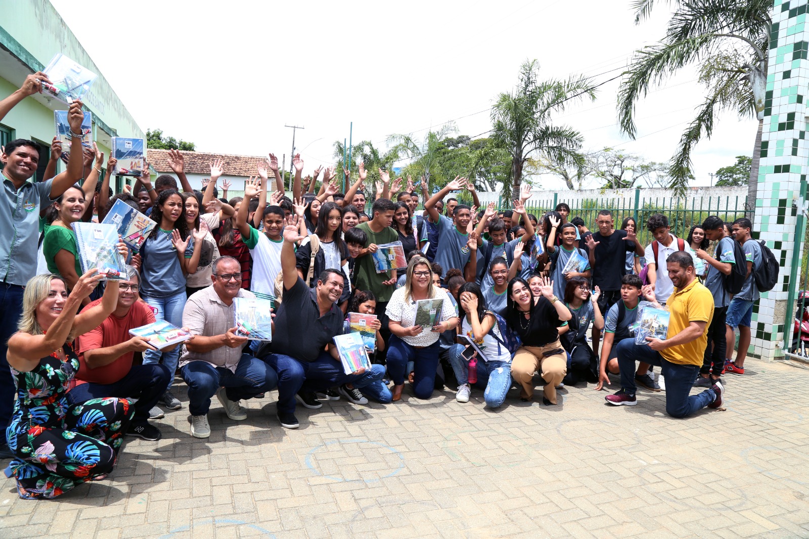 Smec inicia entrega de uniformes e kits de material escolar ASCOM SFI Wagner Fraga 4
