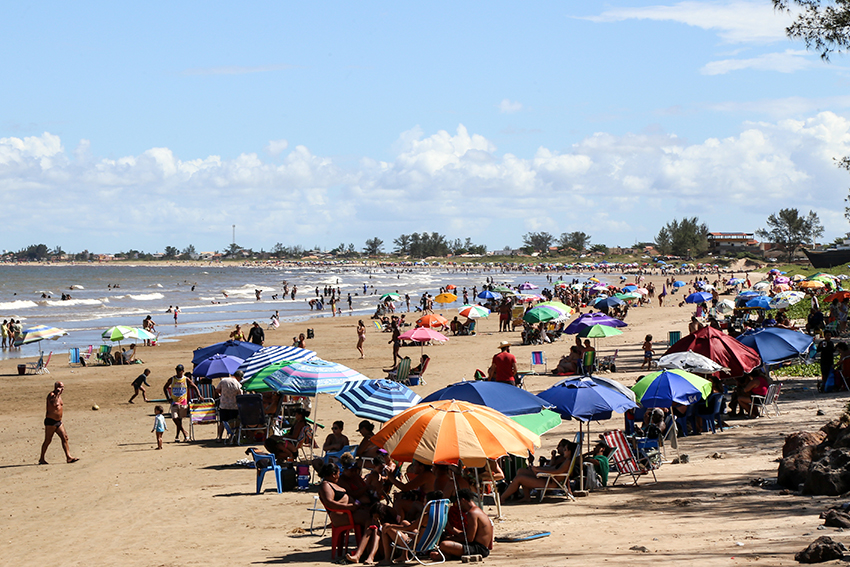 PRAIAS LOTADAS