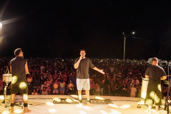 Shows lotam as praias e agitam a penúltima noite de Carnaval em SFI