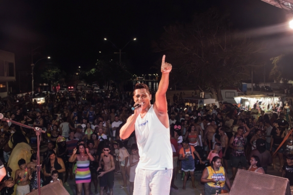 Segundo dia de Carnaval movimenta o litoral de São Francisco