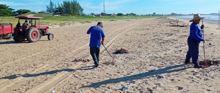 Prefeitura de São Francisco de Itabapoana inicia limpeza nas praias