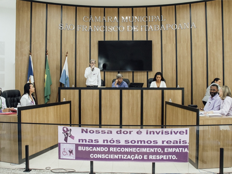 Prefeitura entrega Carteiras de Identificação da Pessoa com Fibromialgia a pacientes diagnosticados