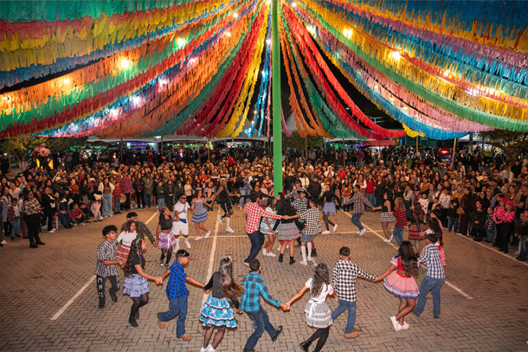 Quadrilhas encantam o público e dão um show de tradição na Rancheirada