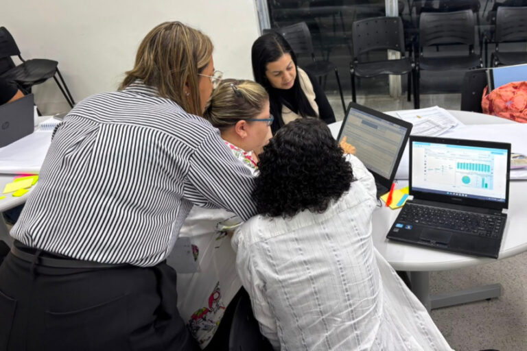 Equipe da SMECT e do CME participam de formação para construção do novo Plano Municipal de Educação