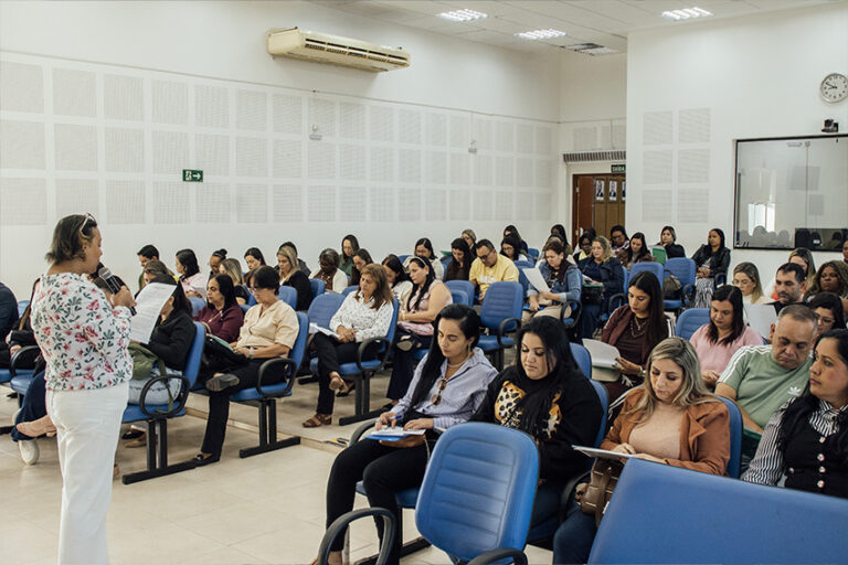 Diretores da rede municipal participam de formação sobre liderança e gestão escolar
