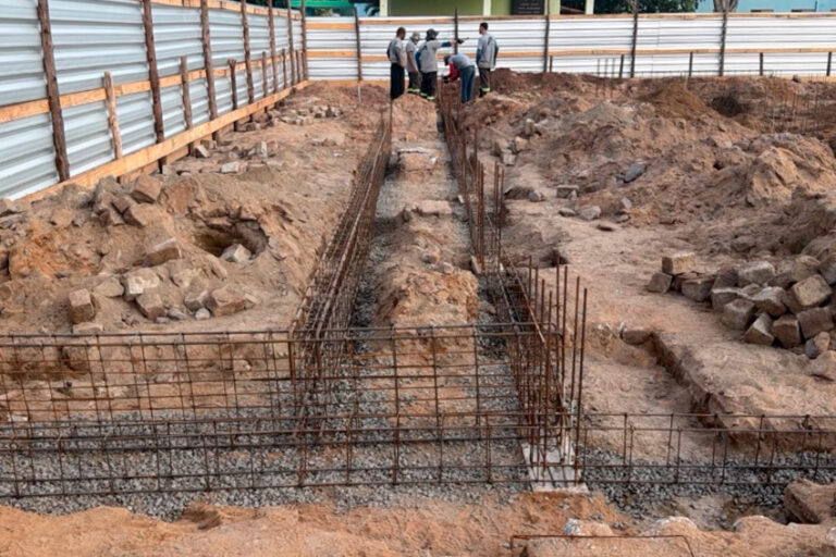 Em obras, nova UBS de Barra do Itabapoana recebe instalação de vigas para fundação